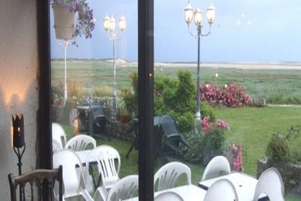 ホテルLa Baie Regnéville-sur-Mer エクステリア 写真