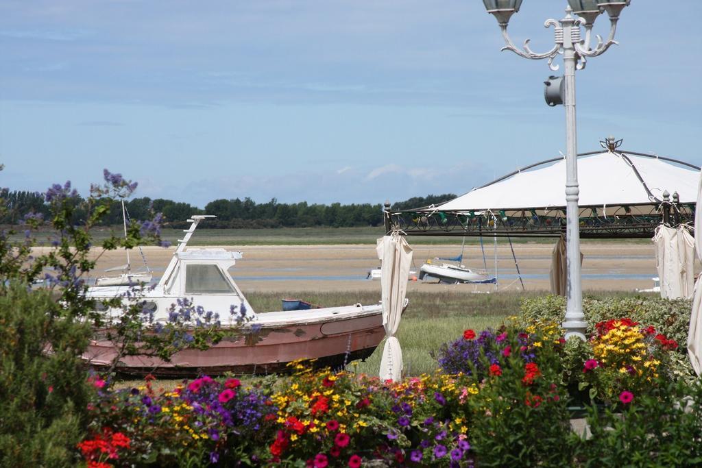 ホテルLa Baie Regnéville-sur-Mer エクステリア 写真